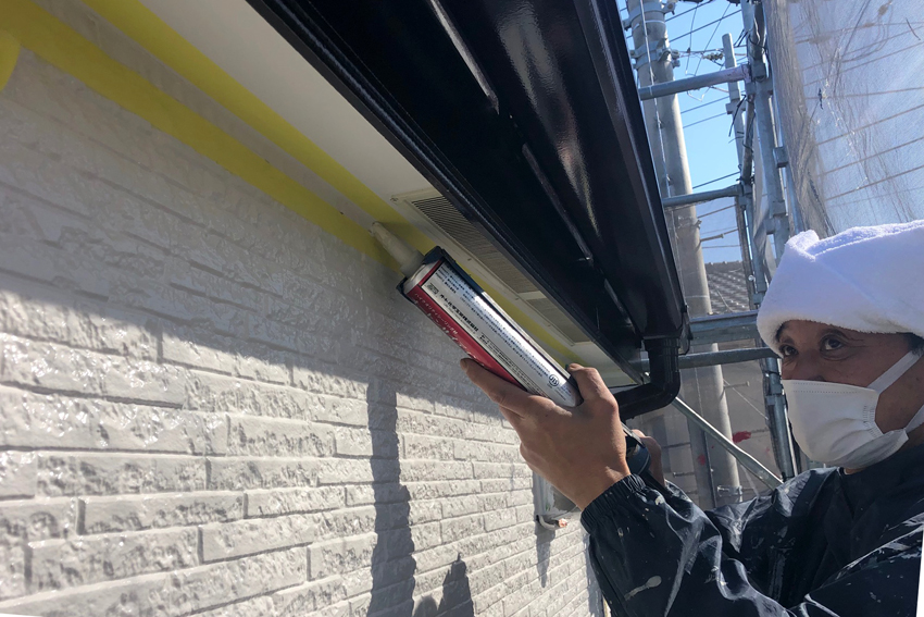 屋根／瓦補修と遮熱塗装、外壁／クリアー塗装と塗潰し、コーキング打替、ベランダ防水トップコート