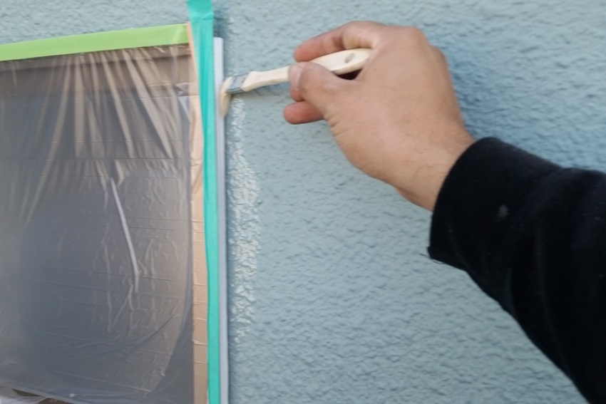 モルタルの外壁塗装とベランダ防水トップコート
