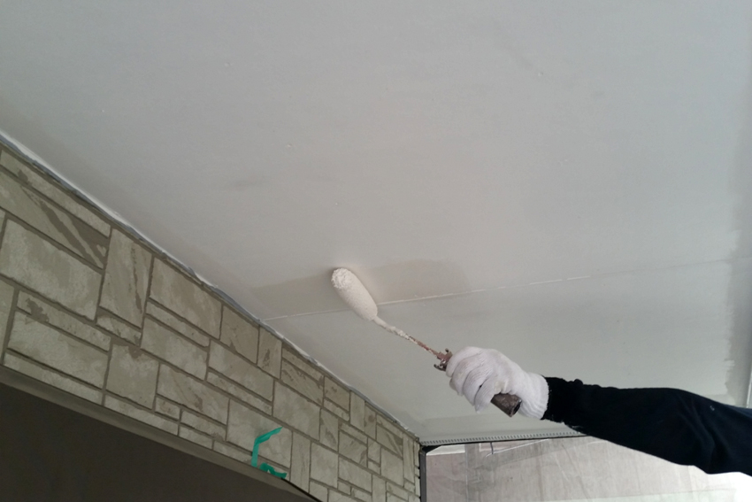 屋根塗装(遮熱)と外壁塗装(2階外壁塗潰し、1階外壁クリア塗装)