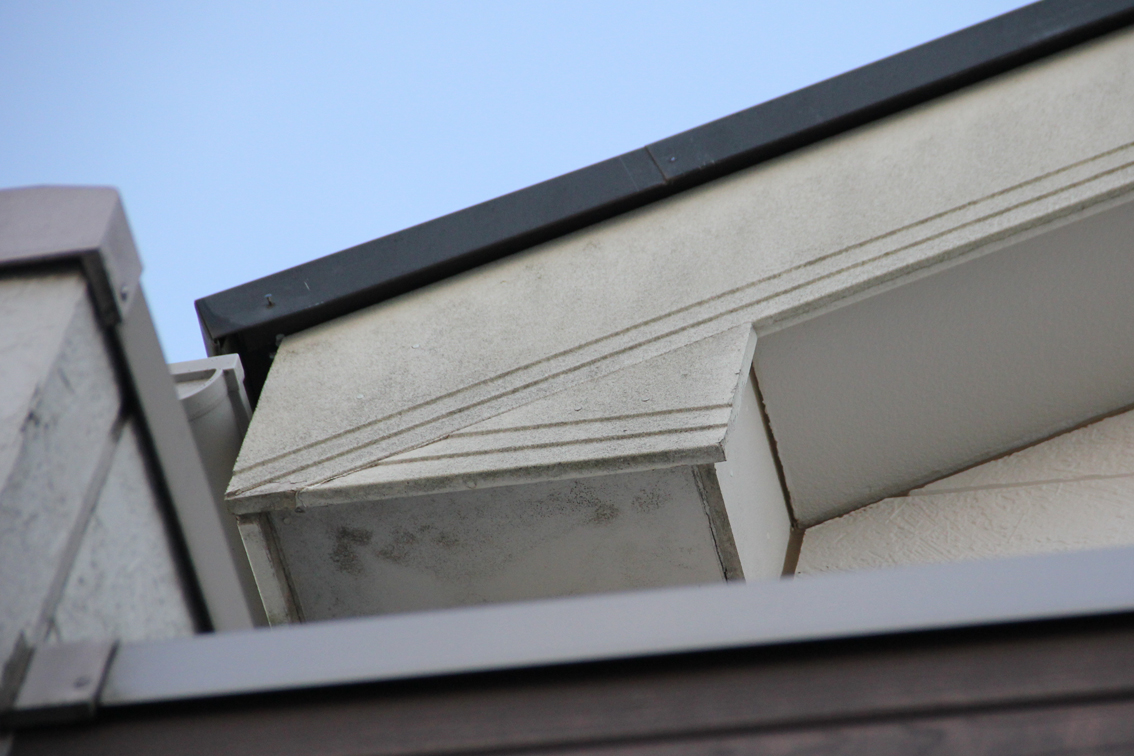 屋根の遮熱塗装、外壁のツートンカラー塗装、コーキング打替、ベランダ防水トップコート