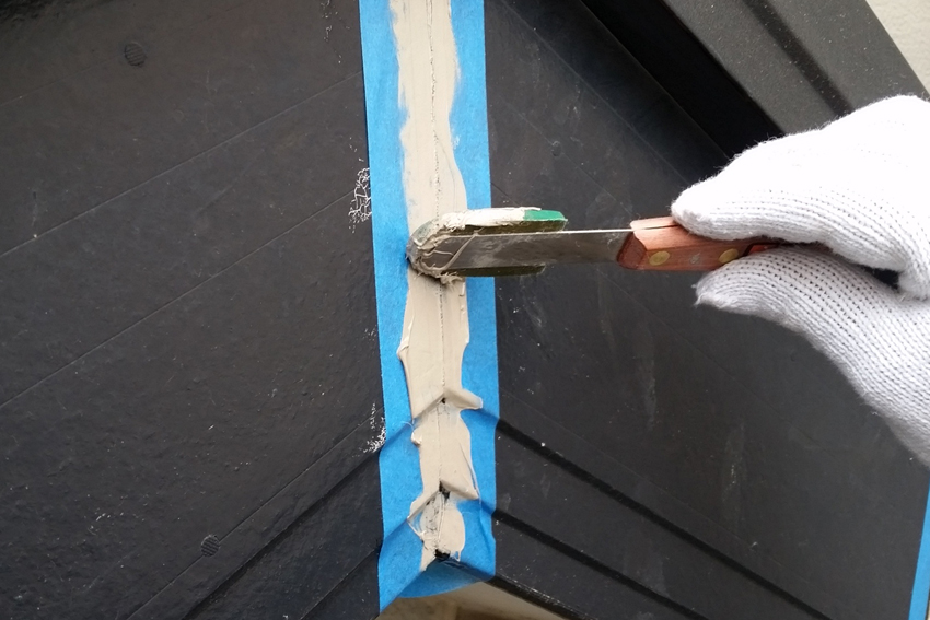 外壁の塗潰しとクリア塗装、コーキング打替、ベランダ防水トップコート