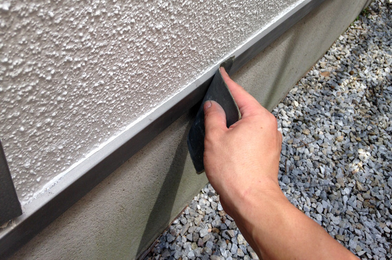 ひび割れ補修と外壁塗装(モルタル)