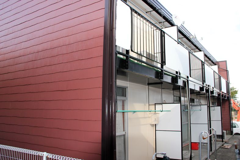 アパート／折板屋根塗装、外壁塗装、ベランダ防水、鉄骨補強と塗装