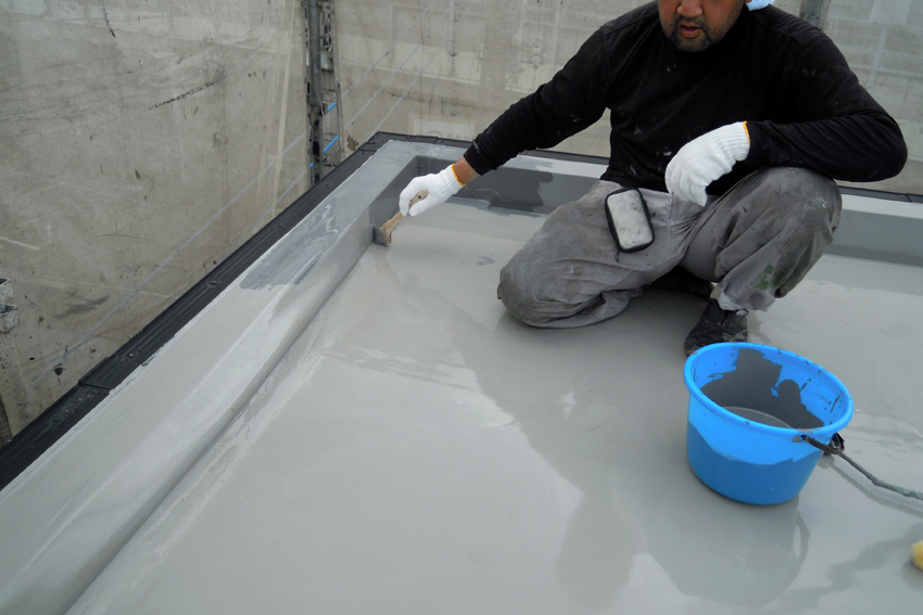 屋上シート防水をカバー工法で通気緩衝工法によるウレタン塗膜防水に