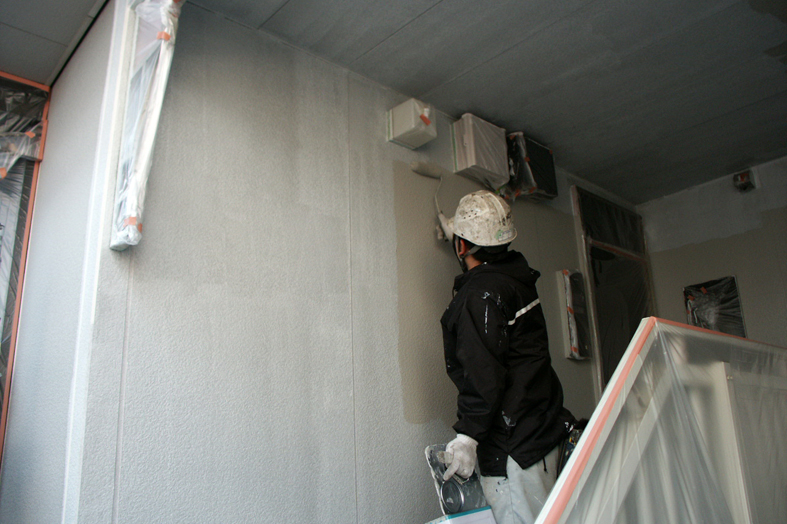 アパート－ｽﾚｰﾄ屋根塗装・ｻｲﾃﾞｨﾝｸﾞ外壁塗装、コーキング打替
