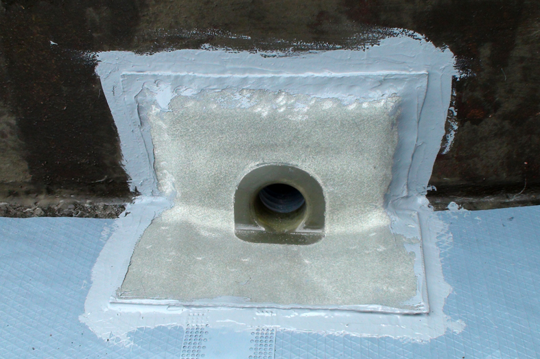 ドレイン設置－ウレタン塗膜防水、通気緩衝工法