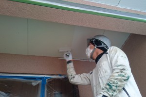 さいたま市北区のN様の外壁塗装で、屋根塗装の下塗