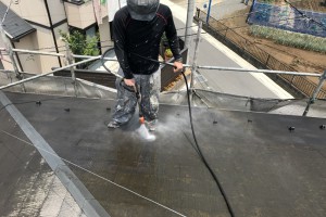 上尾市、I様邸の外壁塗装、屋根塗装、防水工事のための高圧洗浄