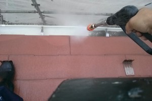 上尾市のO様邸で屋根塗装と外壁塗装のための高圧洗浄