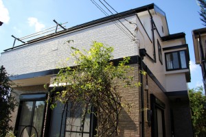 さいたま市北区、O様邸の外壁塗装と屋根塗装が完了し記念写真
