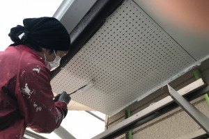 蓮田市のMアパートで屋根塗装と外壁塗装のための養生