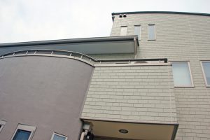 さいたま市西区、H様邸で屋根・外壁塗装のための足場撤去