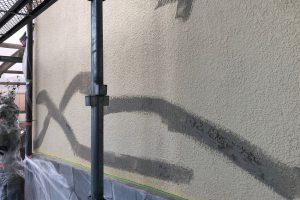 さいたま市見沼区のN様邸で外壁塗装のためのひび割れ補修