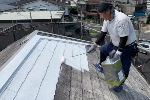 さいたま市桜区のT様邸で屋根塗装と板金補修
