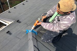上尾市のN様邸で屋根塗装と板金の補修