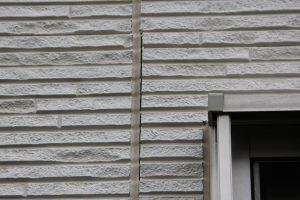 さいたま市北区のY様へ外壁塗装とコーキング打替、ベランダFRP(繊維強化プラスチック)防水の見積説明