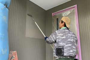 上尾市のN様邸で屋根塗装と外壁塗装は上塗が完了