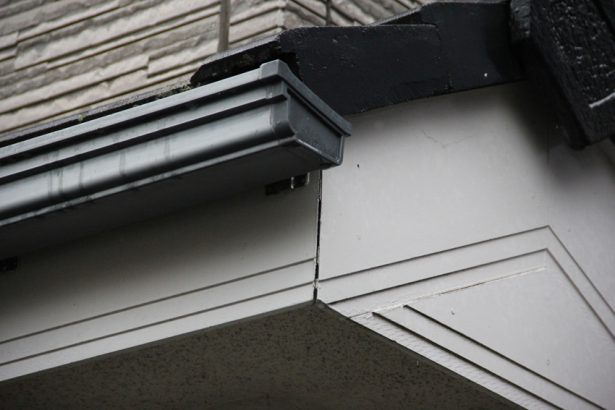 さいたま市南区のT様へ屋根塗装と外壁塗装、コーキング打替の見積説明