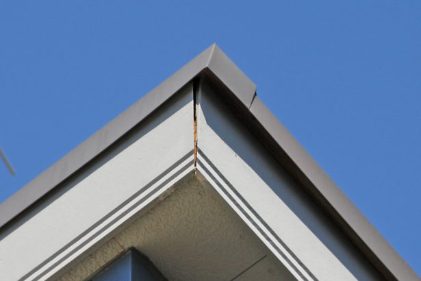 上尾市のK様より屋根塗装と外壁塗装、コーキング打替、ベランダ防水の見積ご依頼