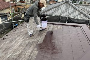 さいたま市桜区のN様邸で屋根塗装と外壁塗装前のシーリング