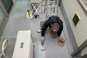 上尾市のKA様邸で外壁塗装用の養生解体とコーキング
