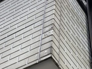 さいたま市岩槻区のW様へ屋根塗装と外壁塗装、コーキング打替、ベランダFRP(繊維強化プラスチック)防水の見積説明