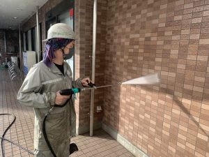 さいたま市南区、Y病院で防水や外壁塗装のための高圧洗浄