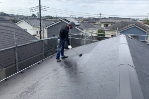 上尾市、I様邸で２階の屋根塗装と外壁塗装は上塗が完了