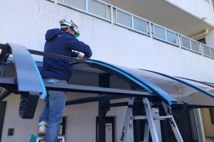 さいたま市北区、Fマンションの駐輪場でフレーム塗装や屋根のパネル交換が完工