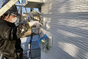 蓮田市、M様邸の屋根塗装と外壁塗装は強風の影響で苦戦中