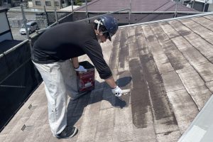 さいたま市北区のT様邸で屋根塗装や外壁塗装のための高圧洗浄