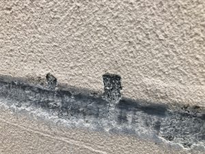 さいたま市北区のT様から、塀の補修と塗装の見積依頼 