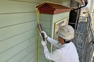 さいたま市緑区のU様邸で外壁塗装の前のひび割れ補修が完了