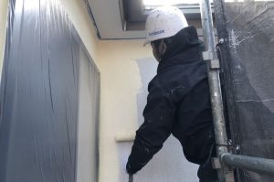 さいたま市北区、I様邸の屋根塗装と外壁塗装は順調に進捗中