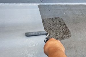 さいたま市北区のF様邸でバルコニーと玄関上のFRPトップコート他、塗装工程が完了
