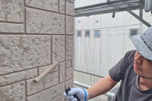 さいたま市緑区、HO様邸で1階外壁の上塗が完了