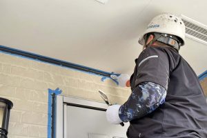 さいたま市見沼区のA様邸で屋根塗装や外壁塗装のための洗浄やシーリング