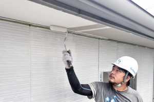 さいたま市岩槻区、Y様のAアパートで外壁塗装は下塗が途中