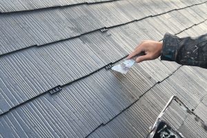 さいたま市大宮区のN様邸で屋根塗装が完了し、外壁塗装に着手