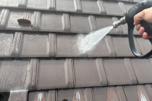 上尾市のM様邸で外壁塗装のための高圧洗浄と塗潰し外壁の塗装前のシーリングが完了