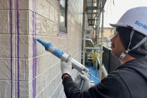 さいたま市大宮区、N様邸で外壁塗装の後のコーキングの打替