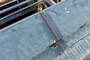 さいたま市大宮区のT様は屋根板金の隙間補修が完了