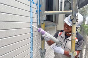 蓮田市のⅮ様邸は縦目地のコーキングが完了
