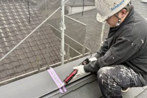 さいたま市浦和区のＷ様邸で屋根板金の隙間補修が完了