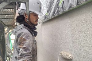 上尾市のM様邸で外壁塗装は上塗が完了